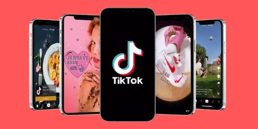 Illustration of a smartphone showcasing TikTok Ads to improve CTR benchmarks